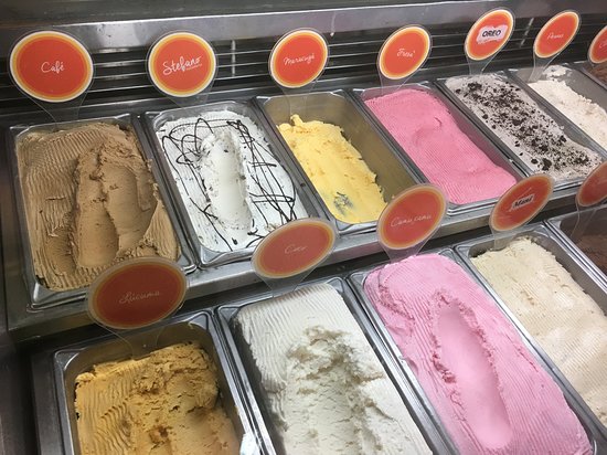 Variedad de sabores de helado artesanales en Ecuador